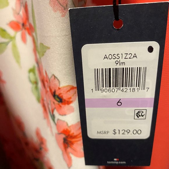 Tommy Hilfiger - Picture 5 of 5